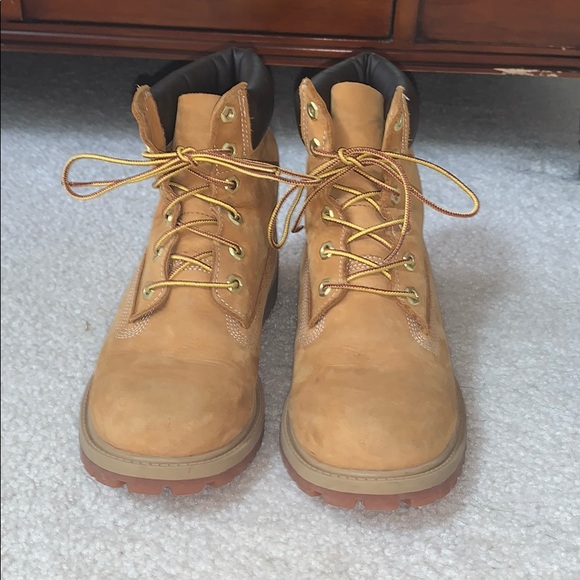 Boys Timberland Boots - Picture 2 of 4